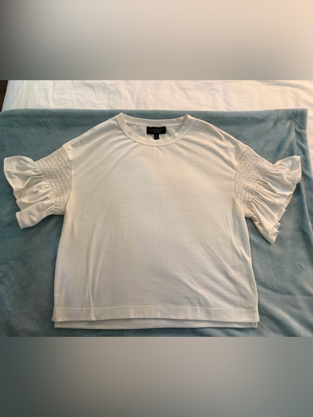Laundry By Shelli Segal White Short Sleeve Smocked Puff Top